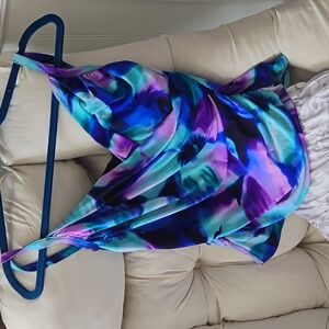 Sz 12 Tankini top with built in bra in beautiful water colors.